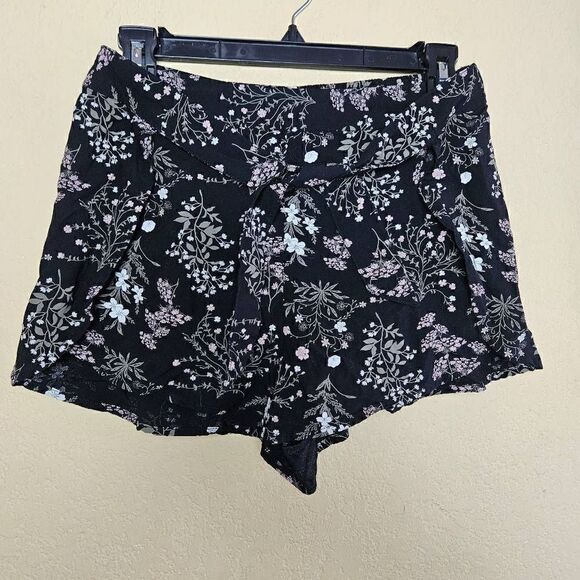 Abound Floral Shorts  - Picture 1 of 4